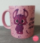 Preview: Glitzer Tasse rosa "Irgendwas stimmt mit Hasi nicht"