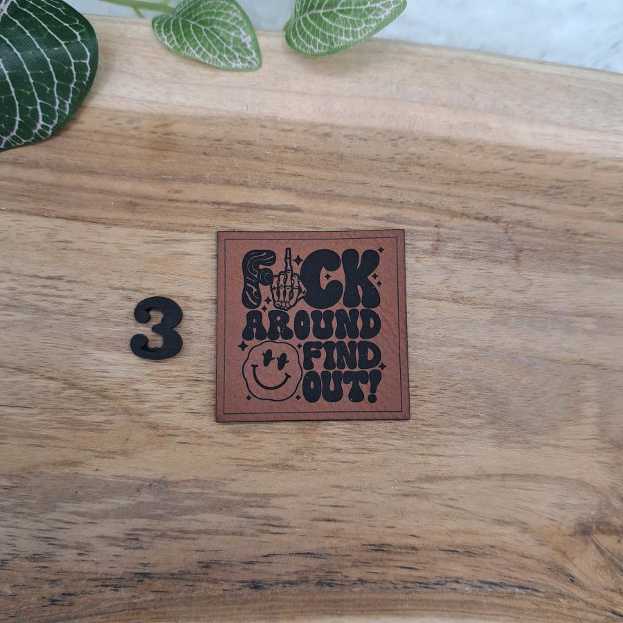 Kunstlederlabel "Middle Finger"