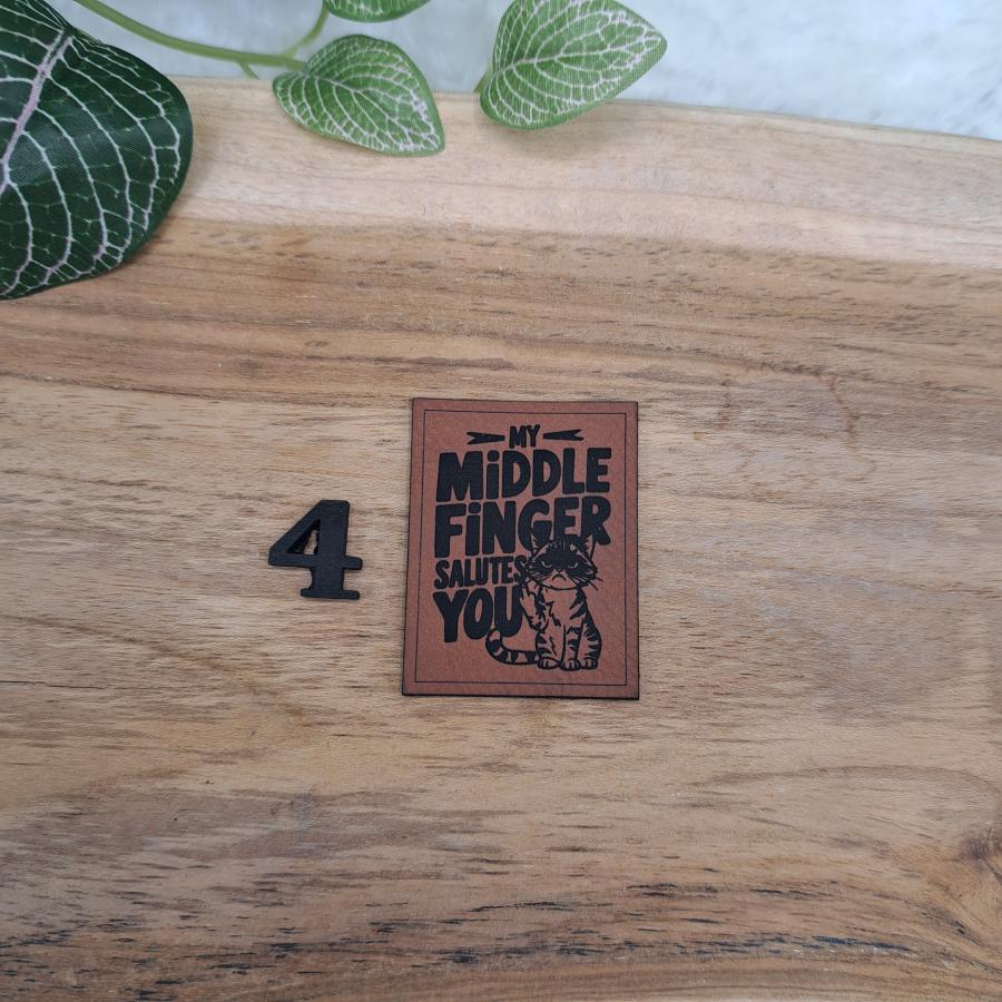 Kunstlederlabel "Middle Finger"
