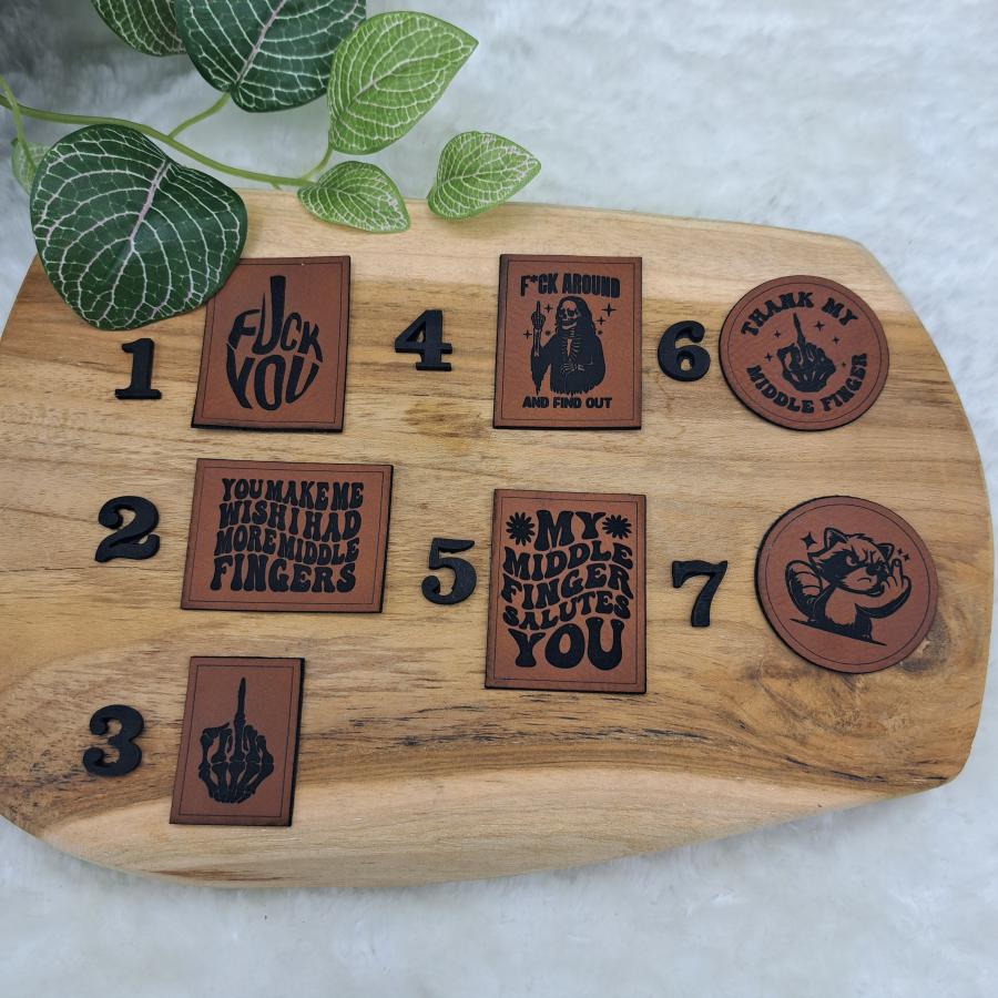 Kunstlederlabel "Middle Finger 2"