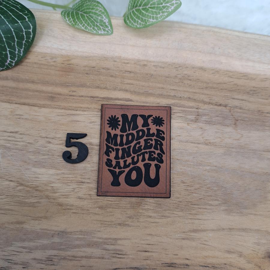 Kunstlederlabel "Middle Finger 2"