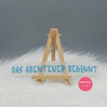 "Das Abenteuer beginnt" türkis Bügelbild (ca. 19cm x 2cm)