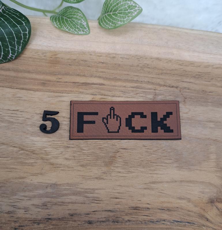 Kunstlederlabel "Middle Finger"