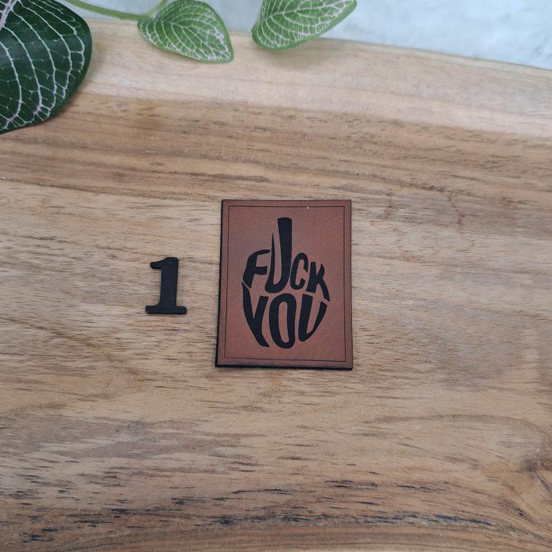 Kunstlederlabel "Middle Finger 2"