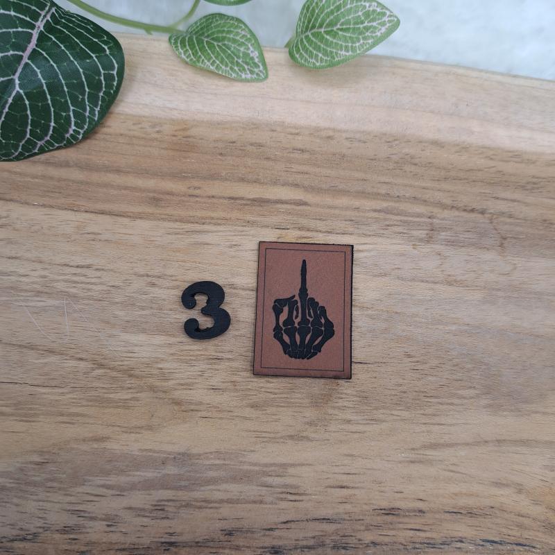 Kunstlederlabel "Middle Finger 2"