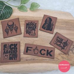 Kunstlederlabel "Middle Finger"