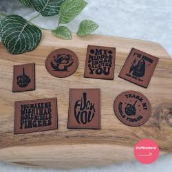 Kunstlederlabel "Middle Finger 2"